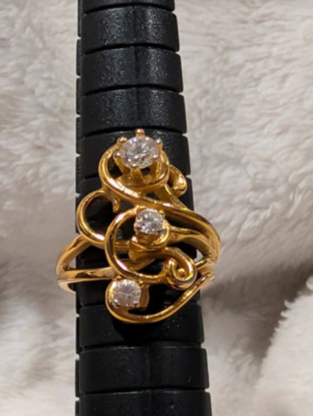 Vintage gold-tone three-stone clear crystal swirl statement ring Size 5